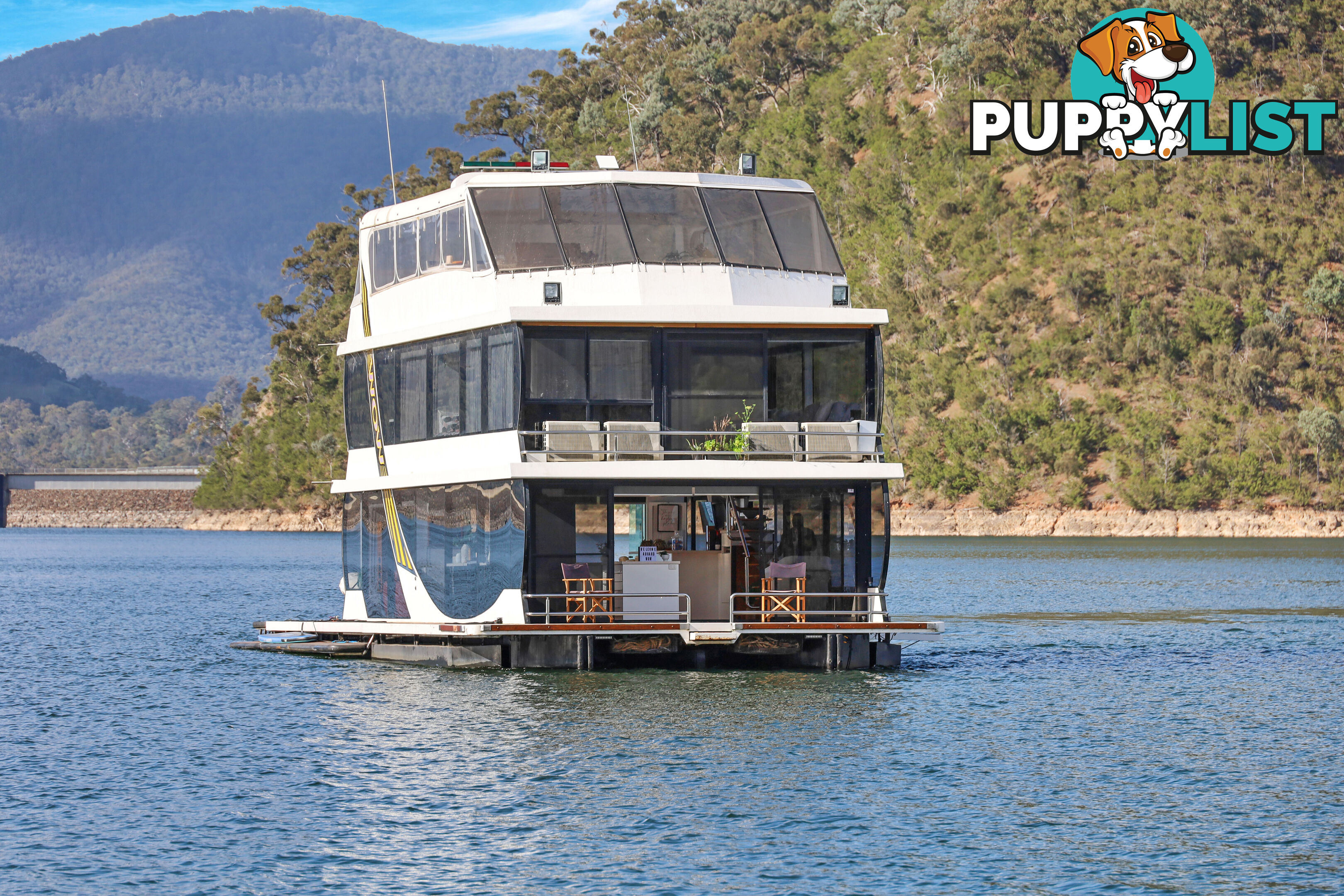 WOW Houseboat Holiday Home on Lake Eildon