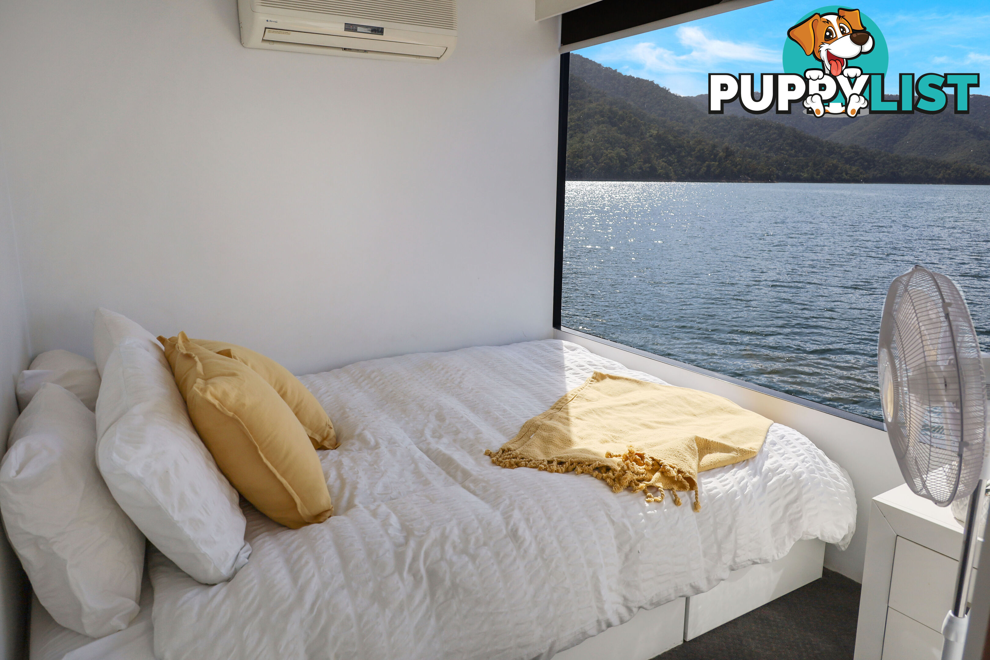 WOW Houseboat Holiday Home on Lake Eildon