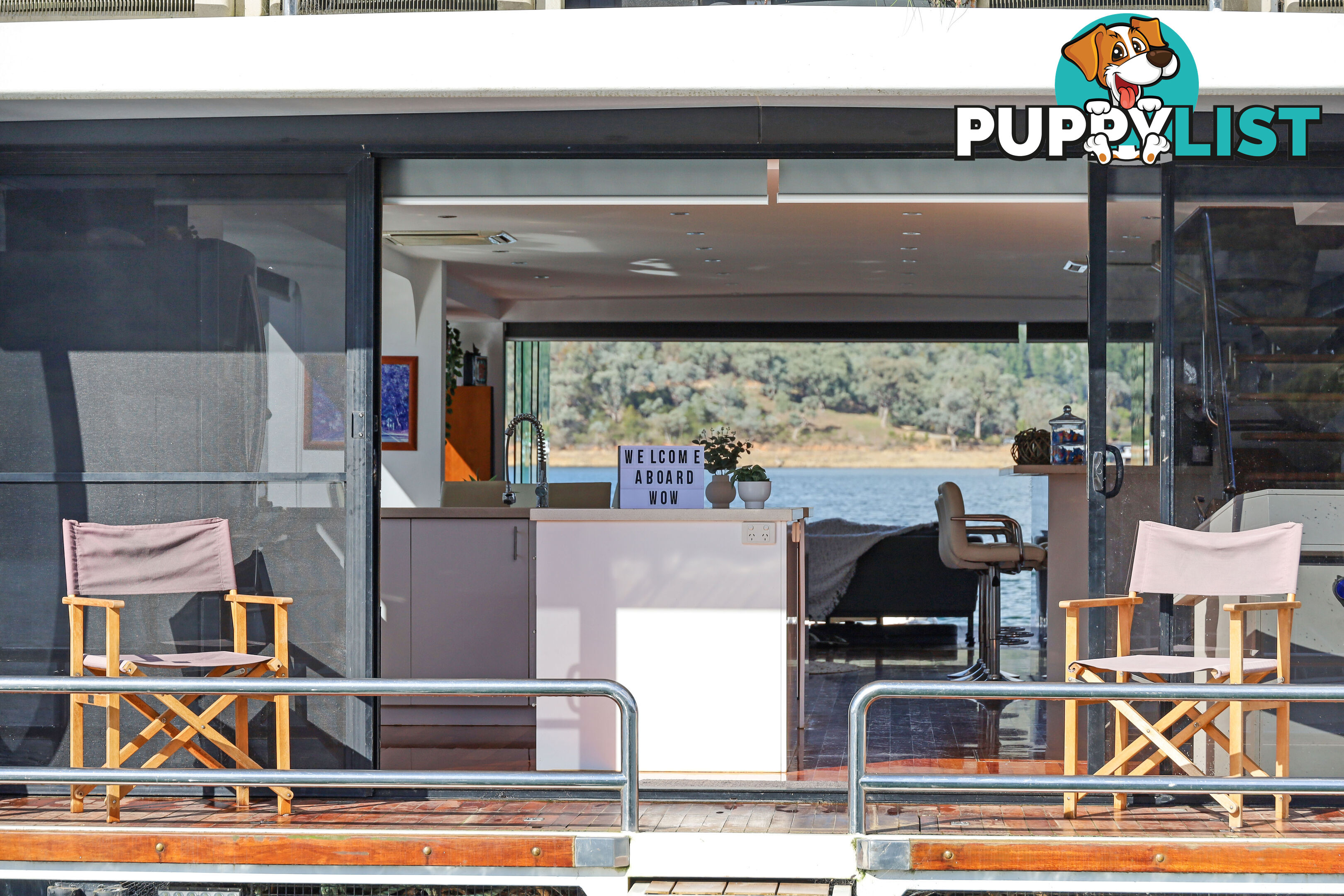 WOW Houseboat Holiday Home on Lake Eildon