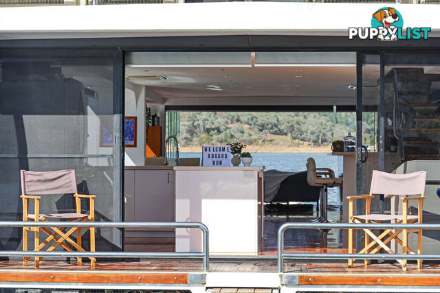 WOW Houseboat Holiday Home on Lake Eildon