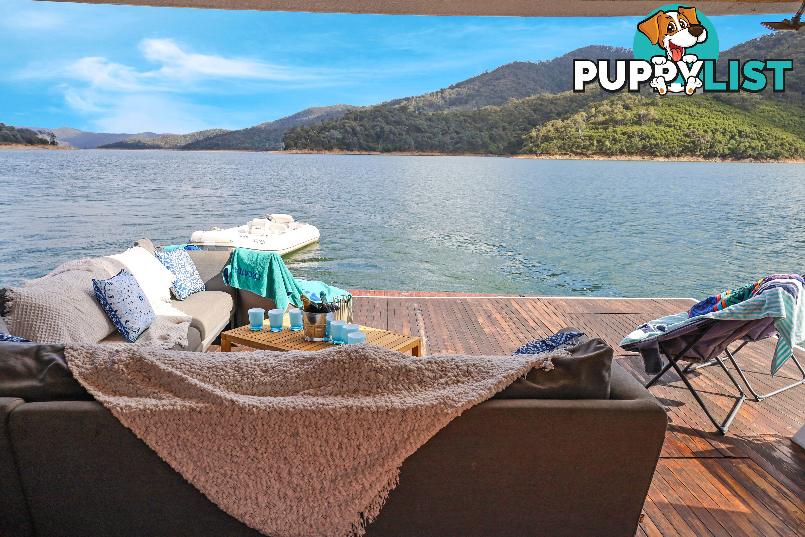 WOW Houseboat Holiday Home on Lake Eildon