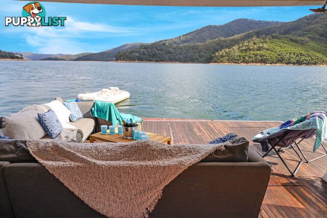 WOW Houseboat Holiday Home on Lake Eildon