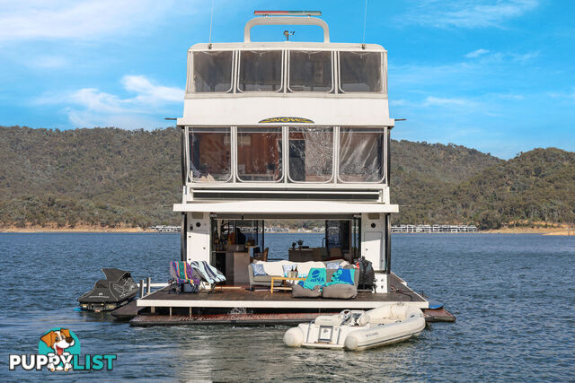 WOW Houseboat Holiday Home on Lake Eildon