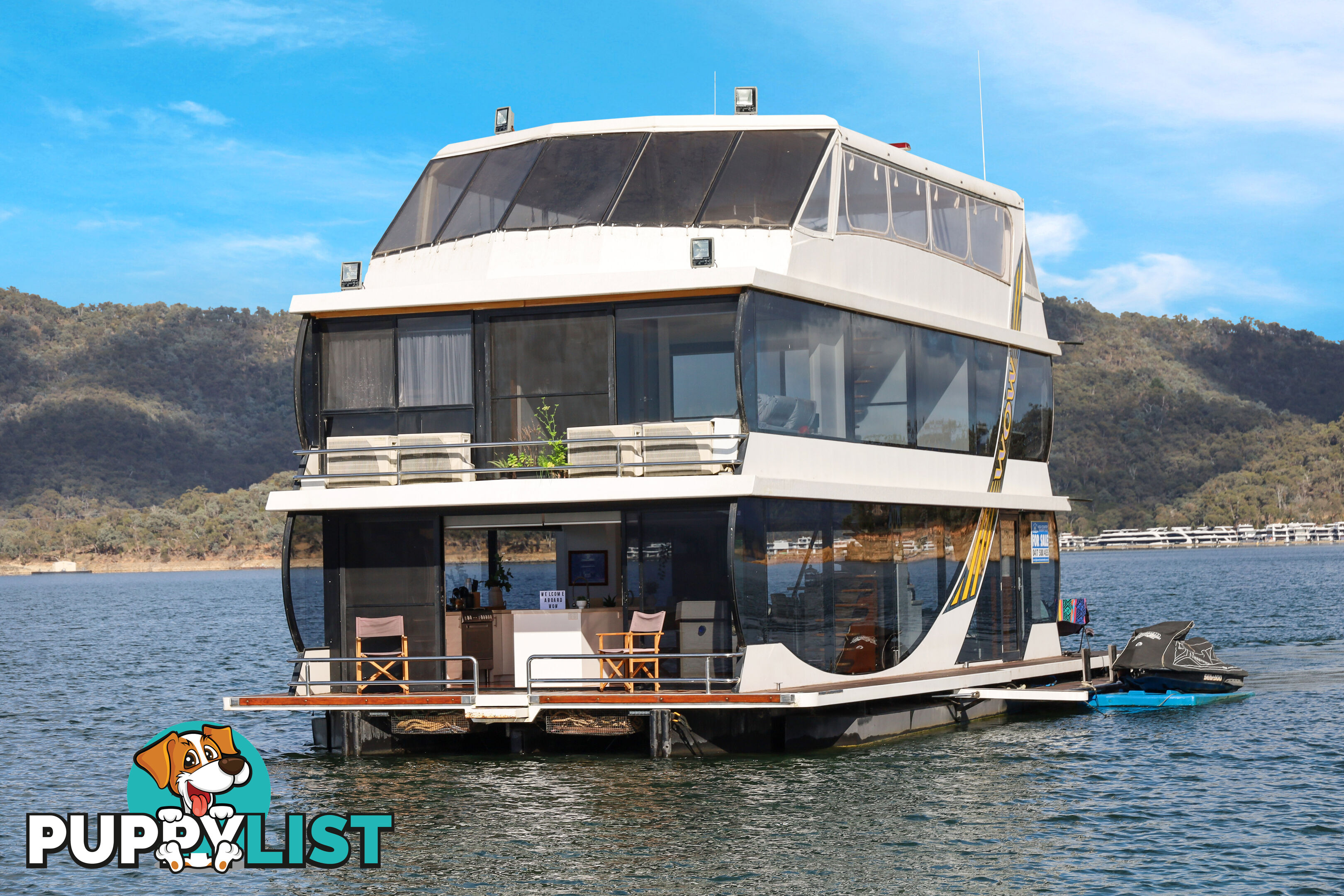 WOW Houseboat Holiday Home on Lake Eildon