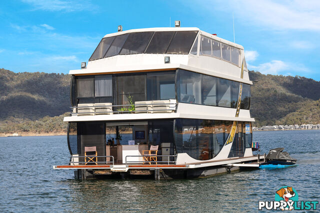 WOW Houseboat Holiday Home on Lake Eildon