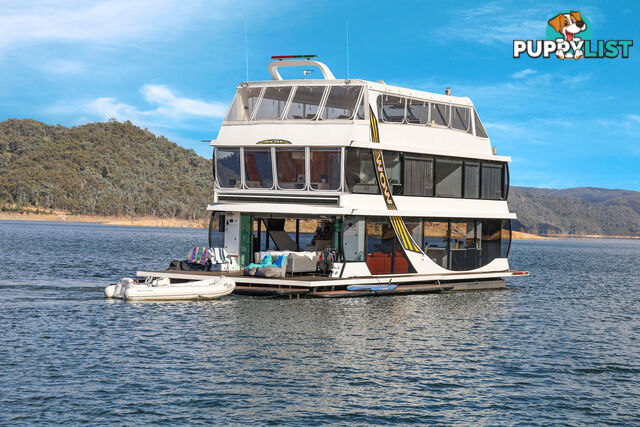 WOW Houseboat Holiday Home on Lake Eildon