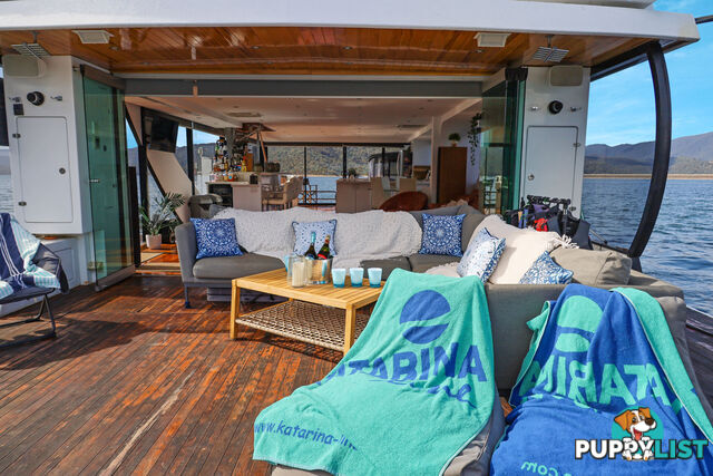 WOW Houseboat Holiday Home on Lake Eildon