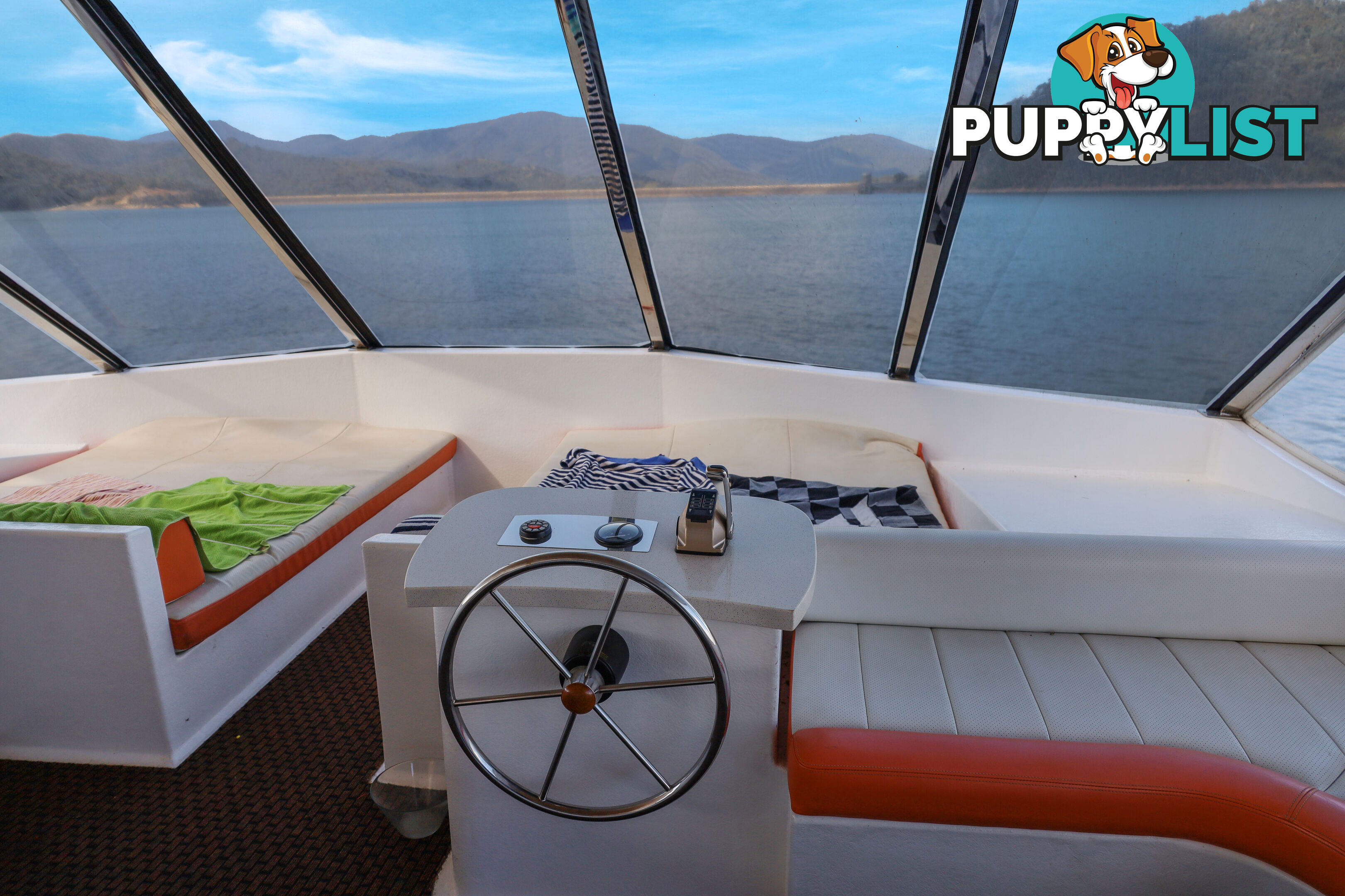 WOW Houseboat Holiday Home on Lake Eildon