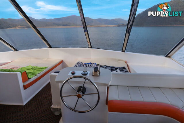 WOW Houseboat Holiday Home on Lake Eildon