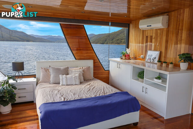 WOW Houseboat Holiday Home on Lake Eildon