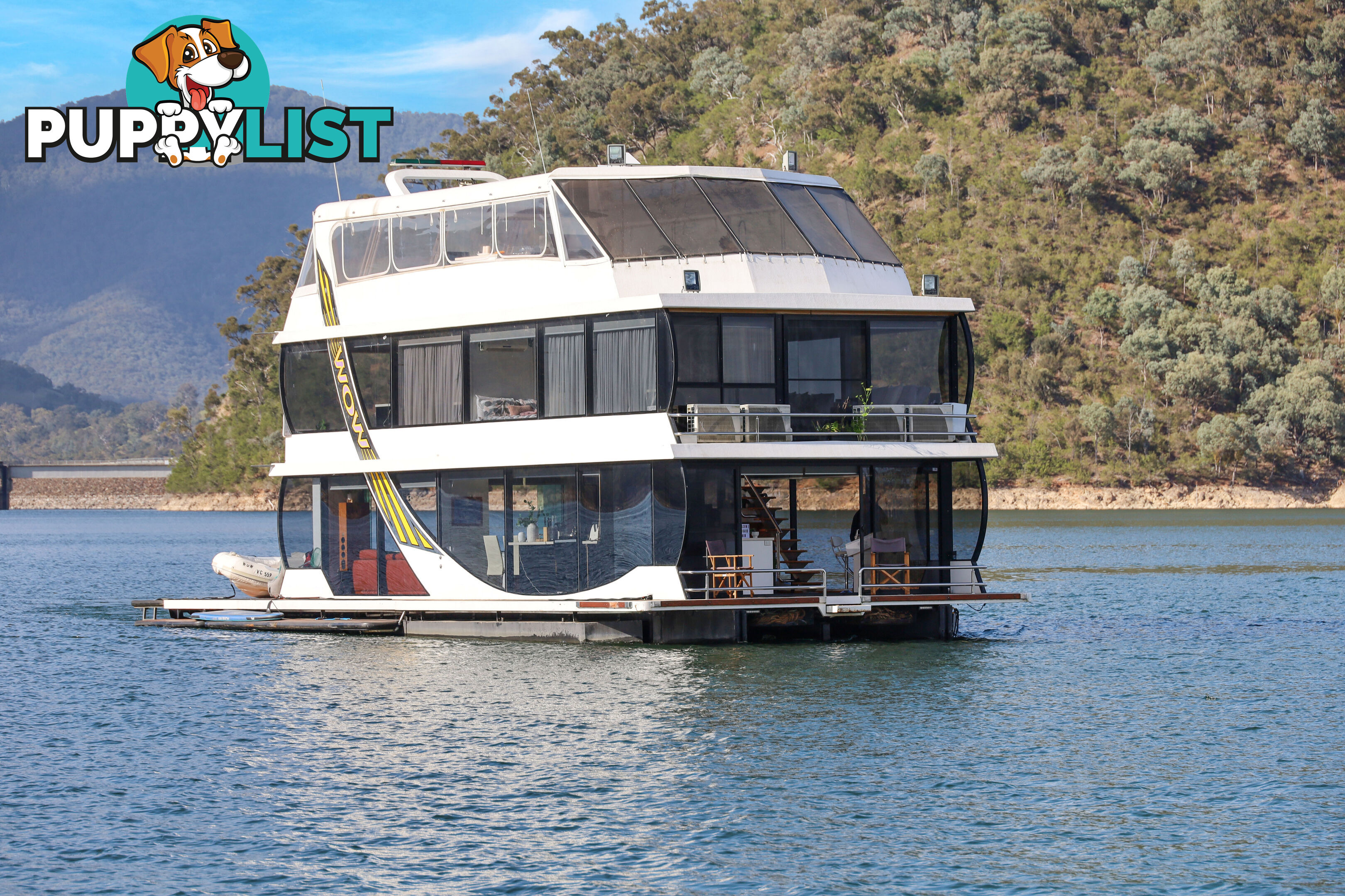 WOW Houseboat Holiday Home on Lake Eildon