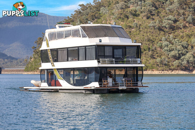 WOW Houseboat Holiday Home on Lake Eildon