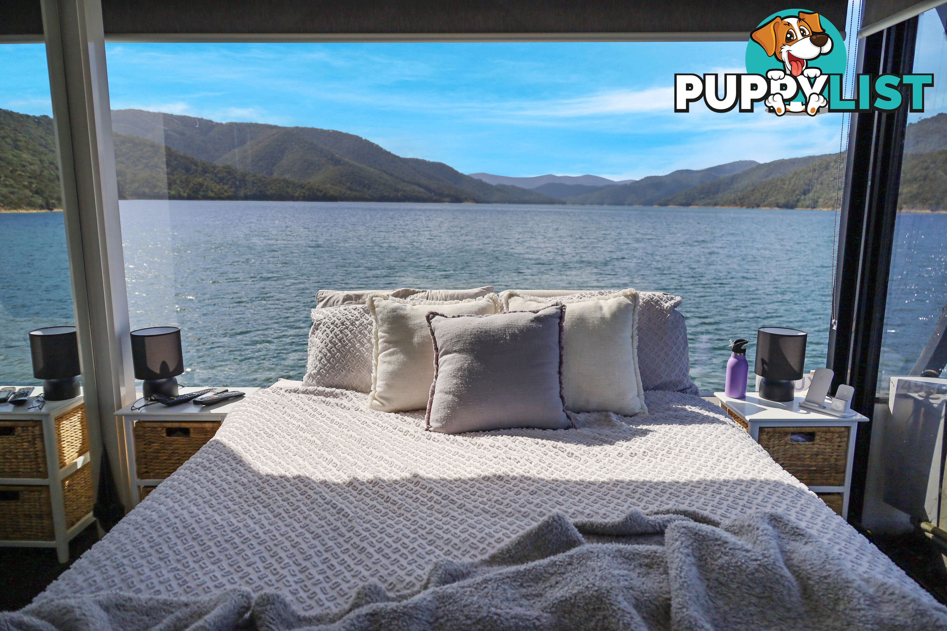 WOW Houseboat Holiday Home on Lake Eildon