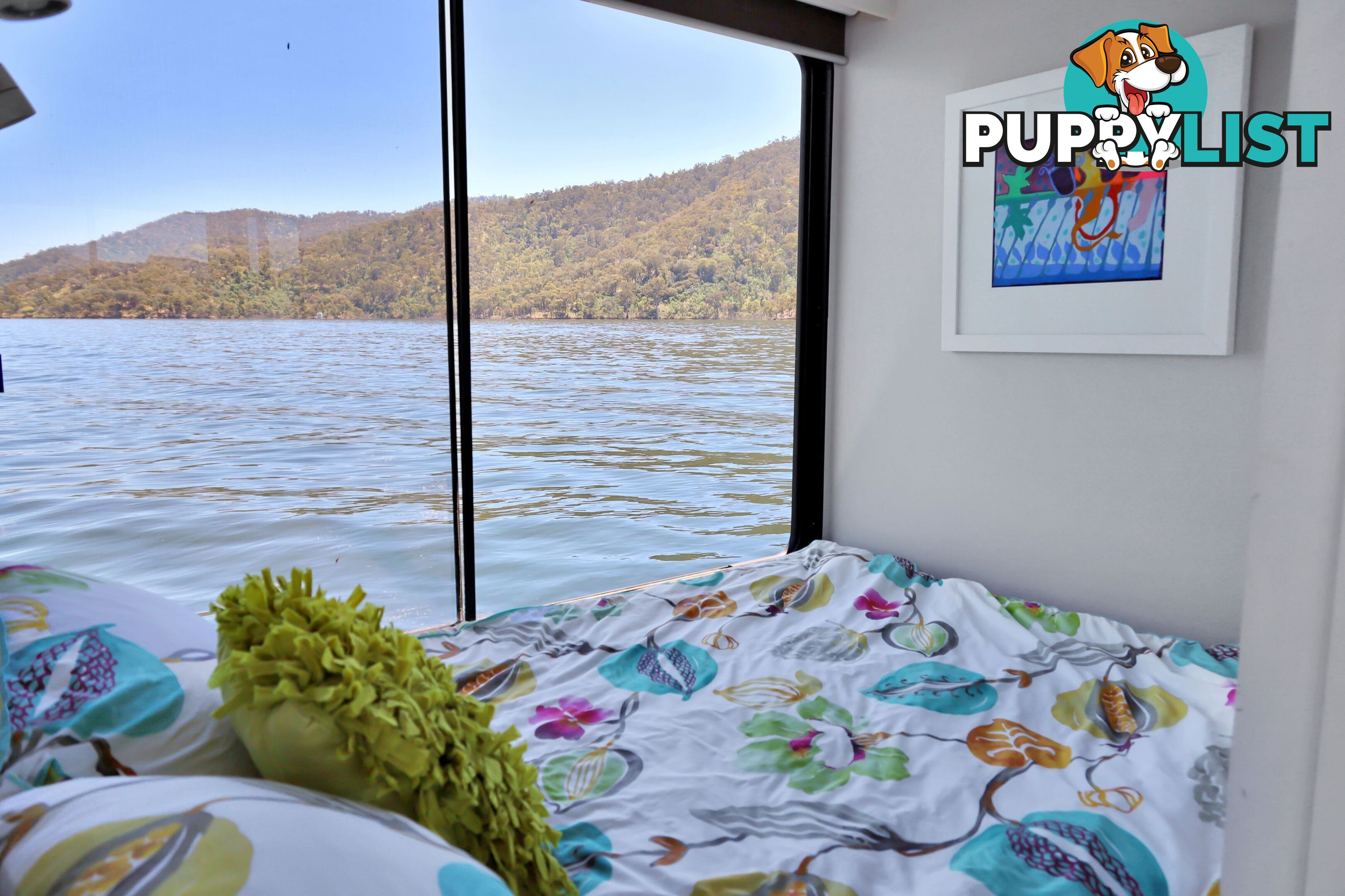 PowerPlay Houseboat Holiday Home on Lake Eildon