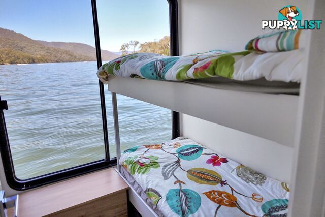 PowerPlay Houseboat Holiday Home on Lake Eildon