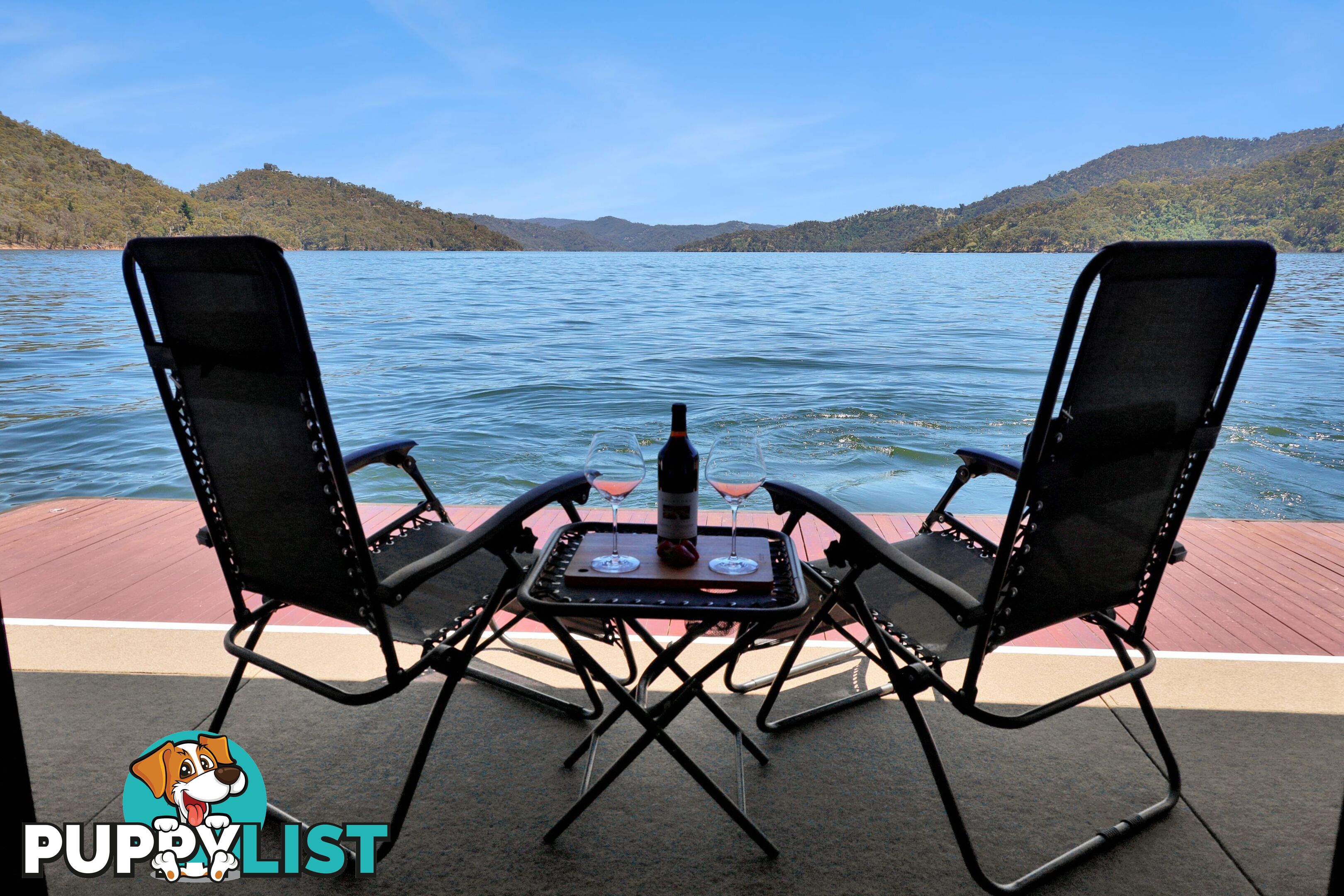 PowerPlay Houseboat Holiday Home on Lake Eildon