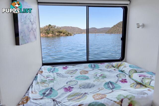 PowerPlay Houseboat Holiday Home on Lake Eildon