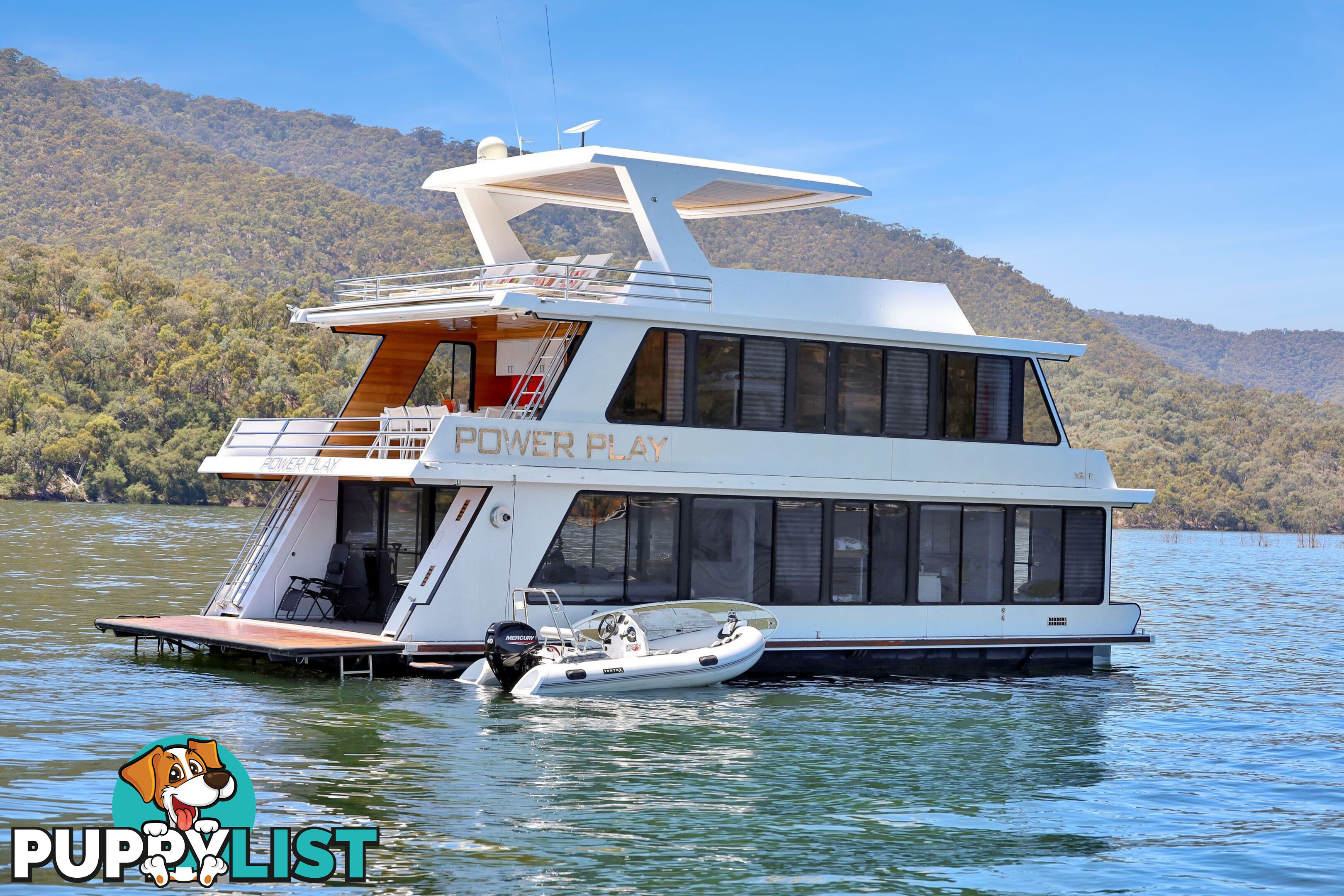 PowerPlay Houseboat Holiday Home on Lake Eildon