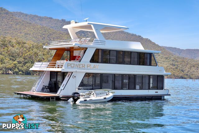 PowerPlay Houseboat Holiday Home on Lake Eildon