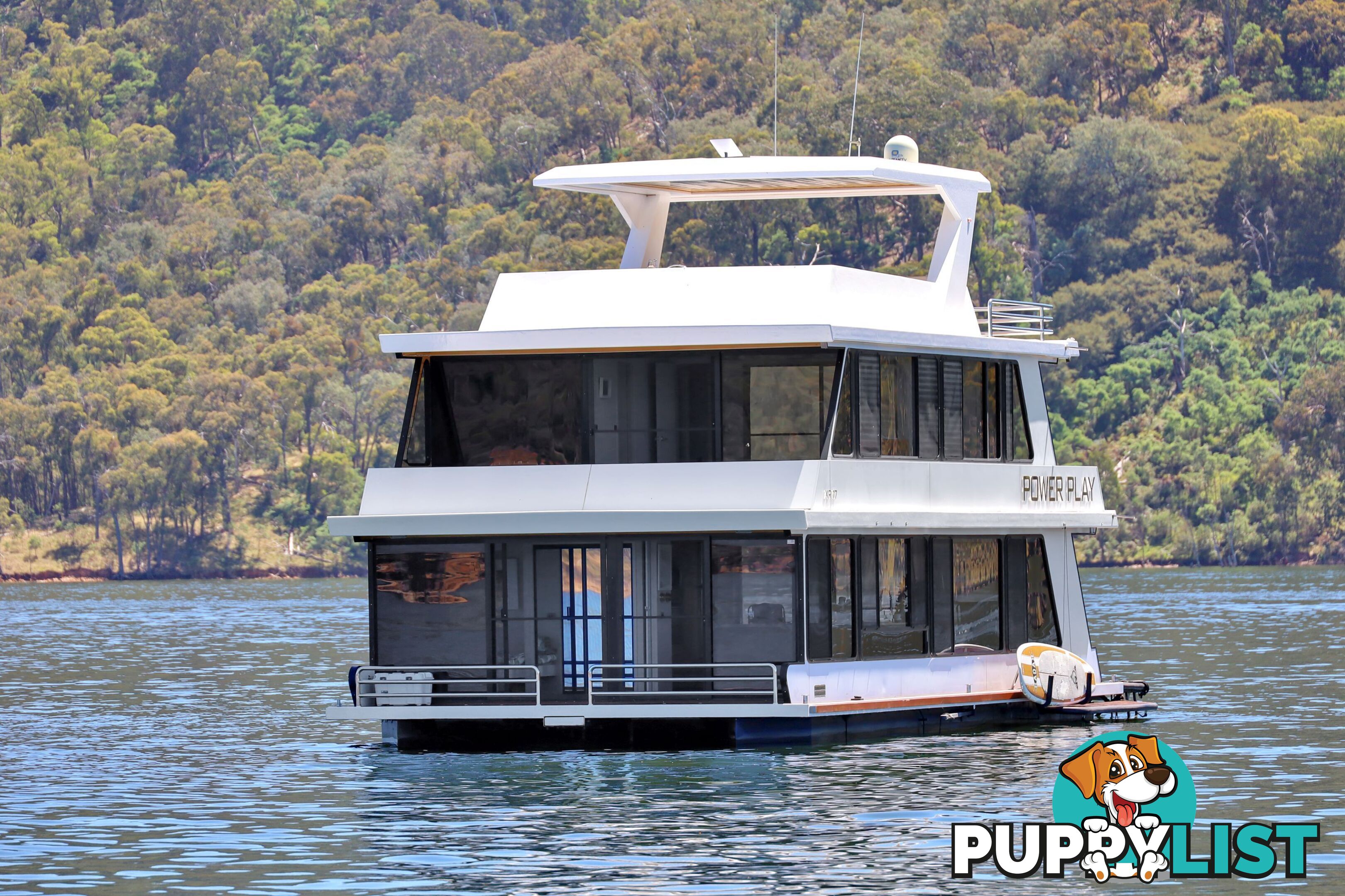 PowerPlay Houseboat Holiday Home on Lake Eildon