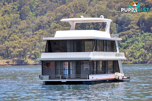 PowerPlay Houseboat Holiday Home on Lake Eildon