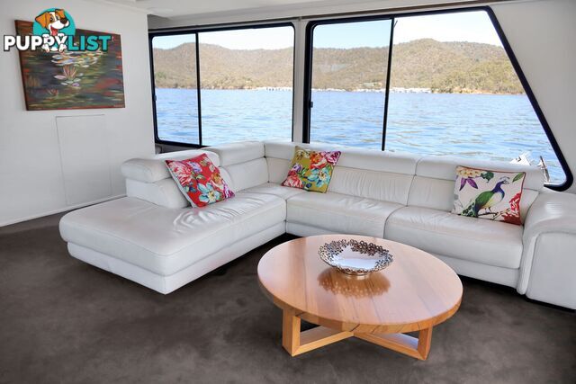 PowerPlay Houseboat Holiday Home on Lake Eildon