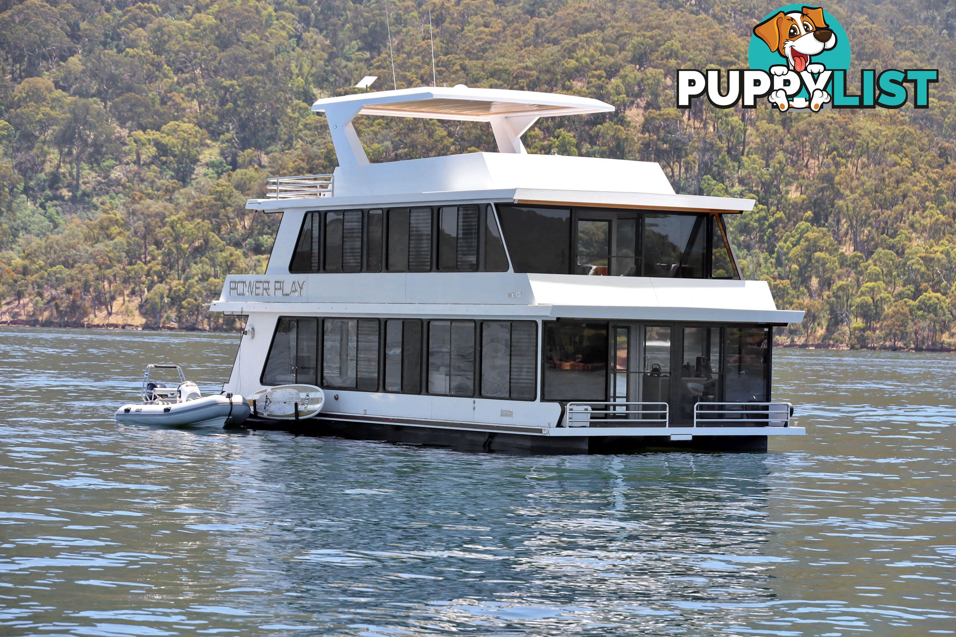 PowerPlay Houseboat Holiday Home on Lake Eildon