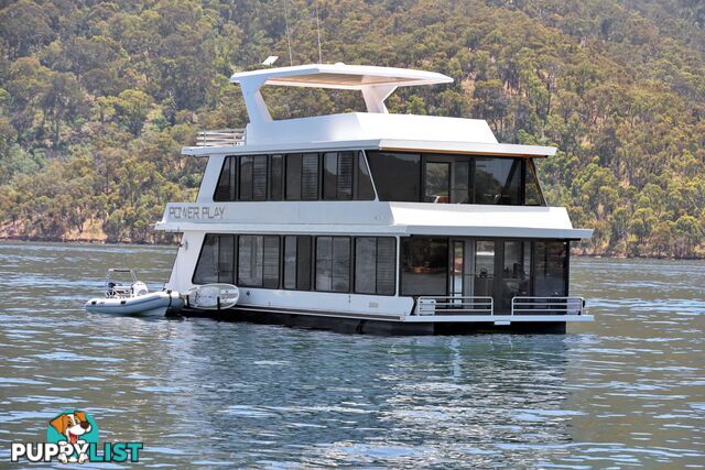 PowerPlay Houseboat Holiday Home on Lake Eildon