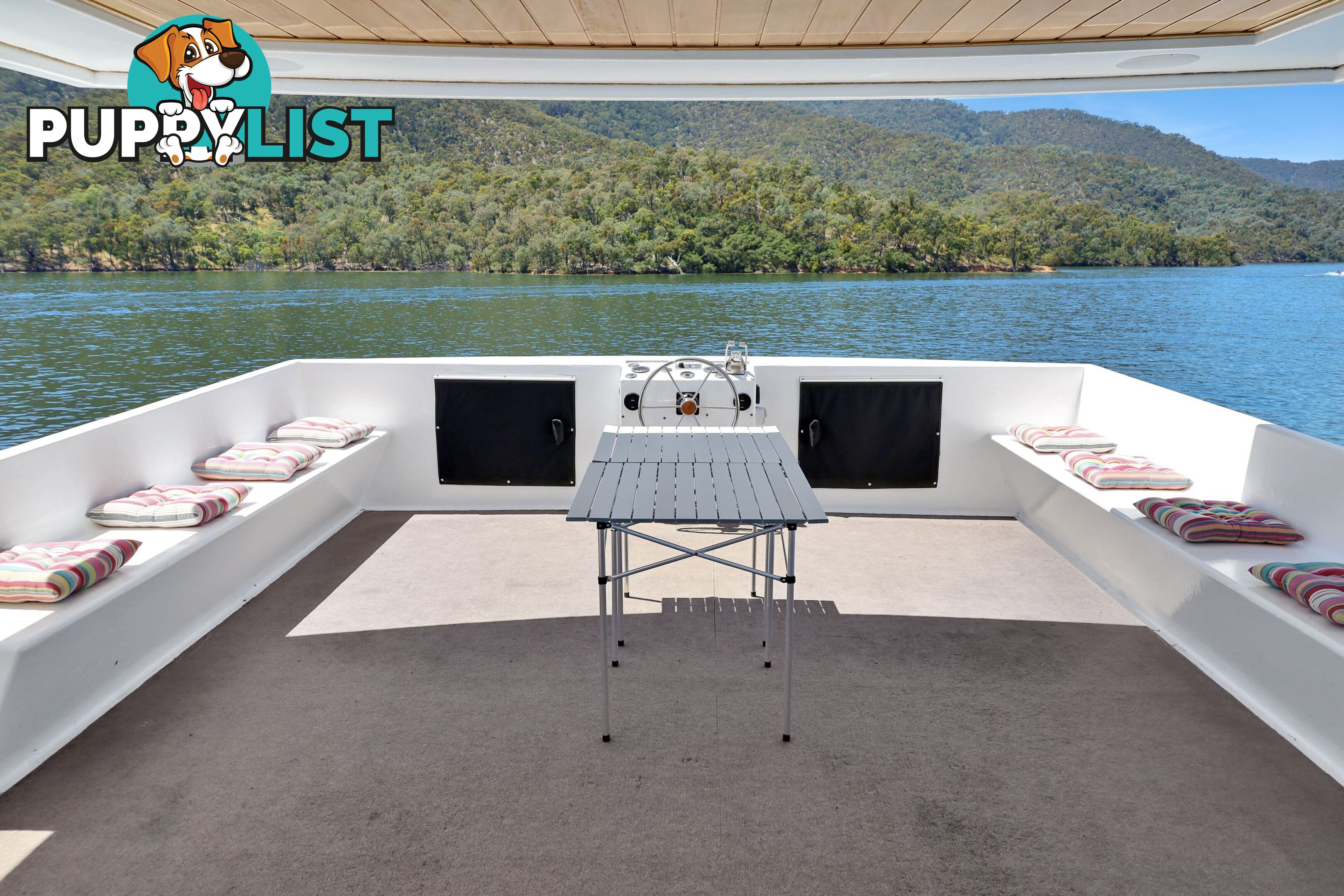 PowerPlay Houseboat Holiday Home on Lake Eildon