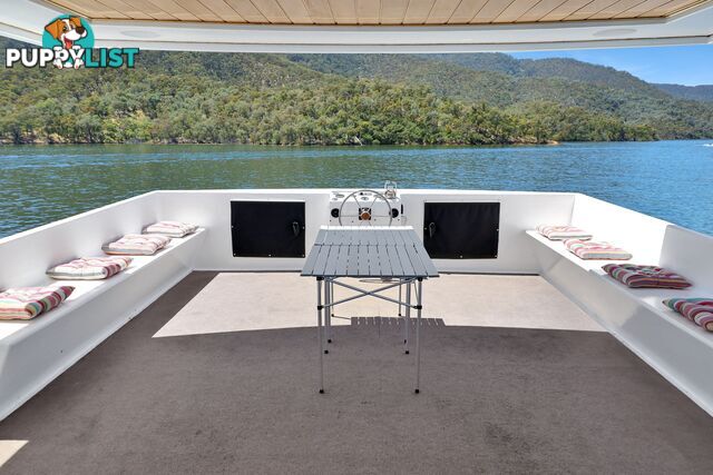 PowerPlay Houseboat Holiday Home on Lake Eildon