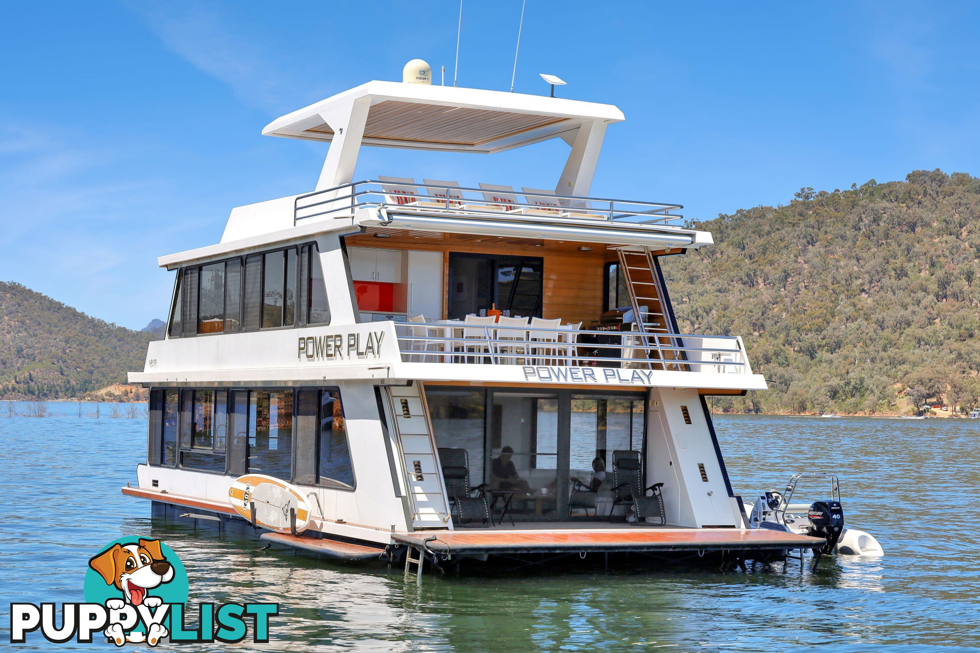 PowerPlay Houseboat Holiday Home on Lake Eildon