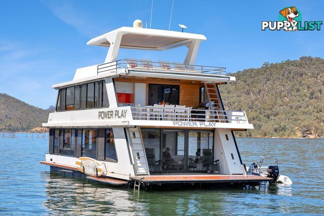 PowerPlay Houseboat Holiday Home on Lake Eildon