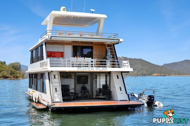 PowerPlay Houseboat Holiday Home on Lake Eildon