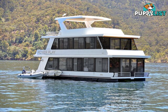 PowerPlay Houseboat Holiday Home on Lake Eildon