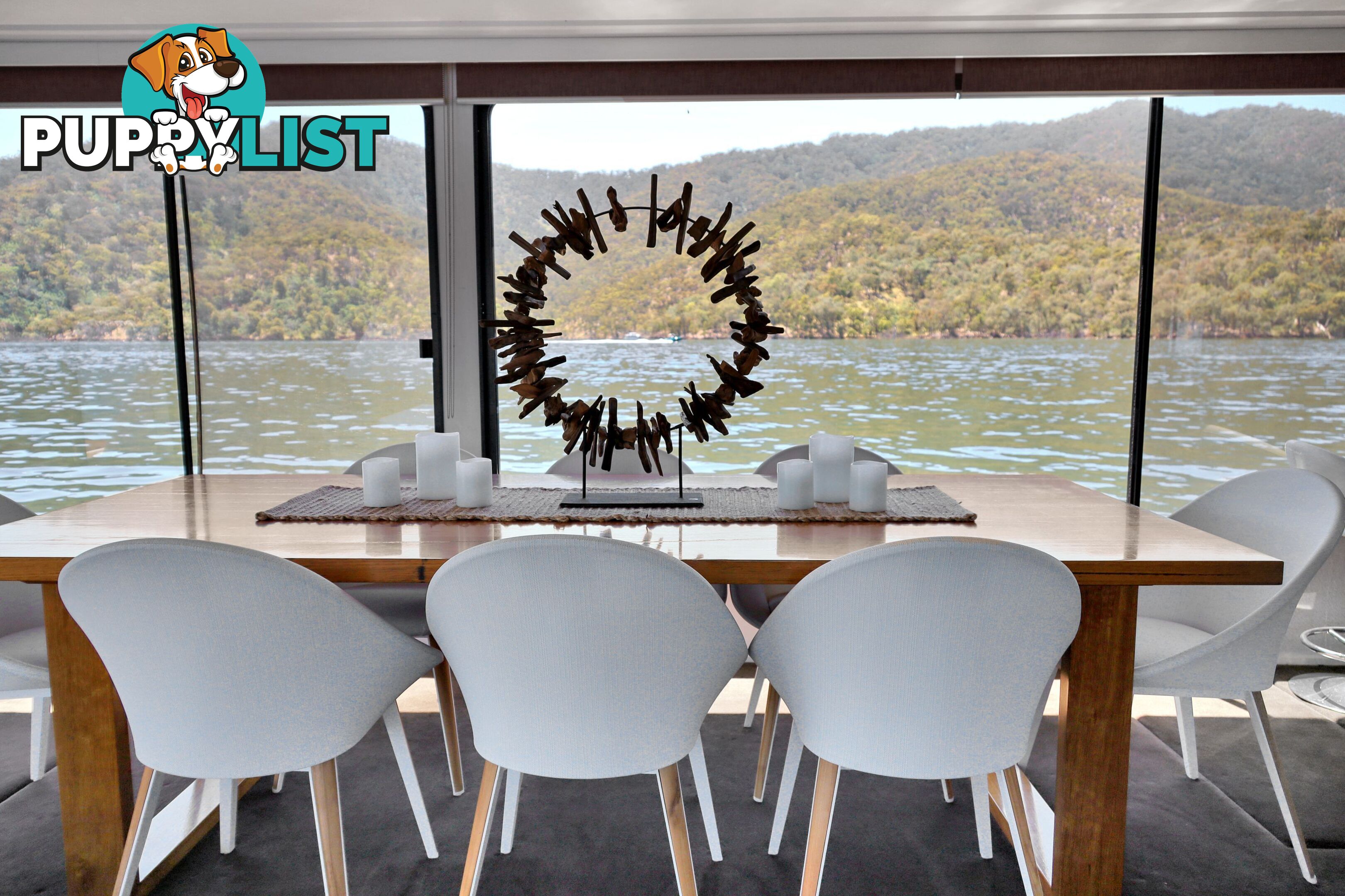 PowerPlay Houseboat Holiday Home on Lake Eildon