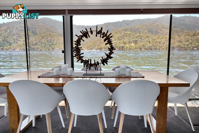 PowerPlay Houseboat Holiday Home on Lake Eildon