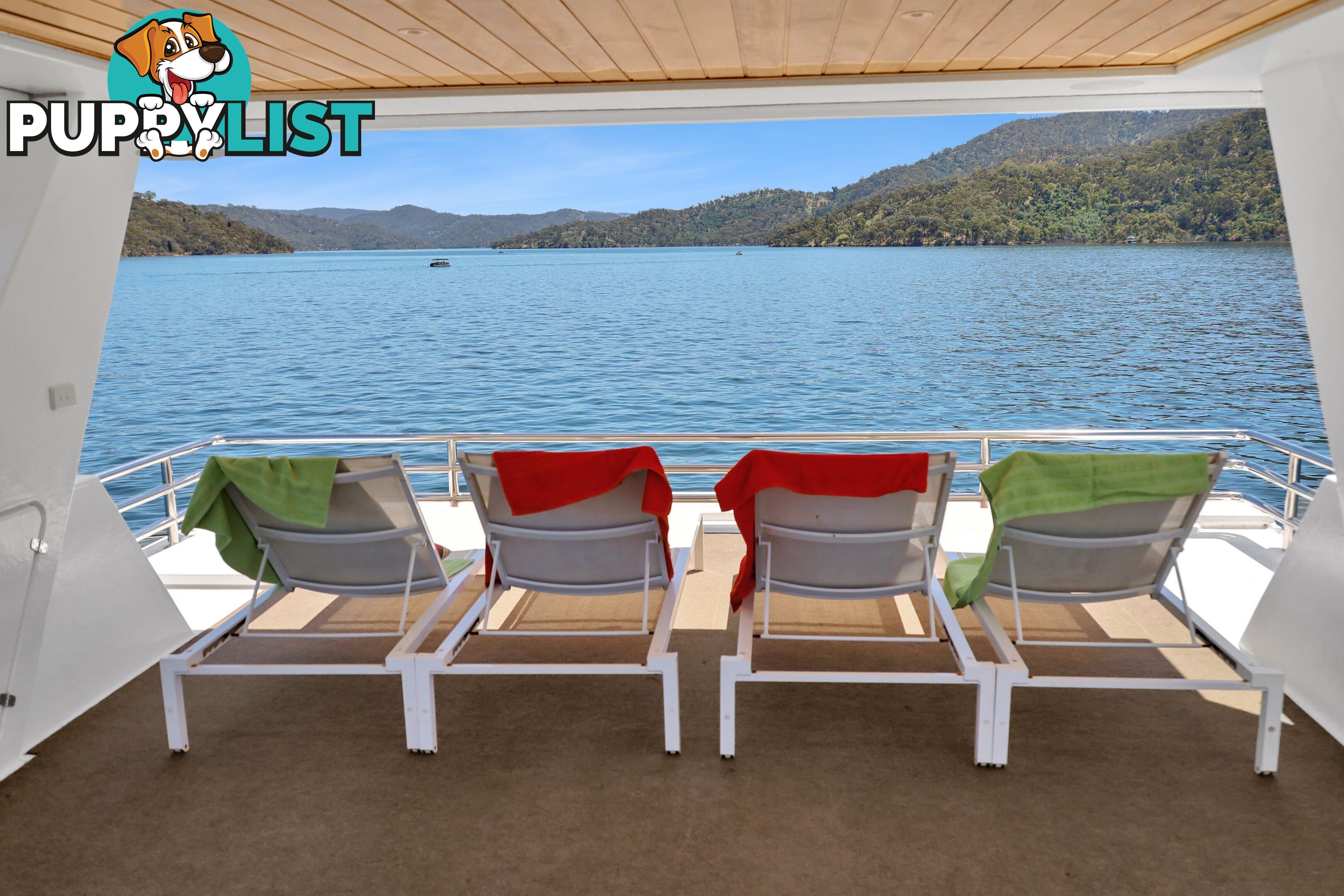 PowerPlay Houseboat Holiday Home on Lake Eildon