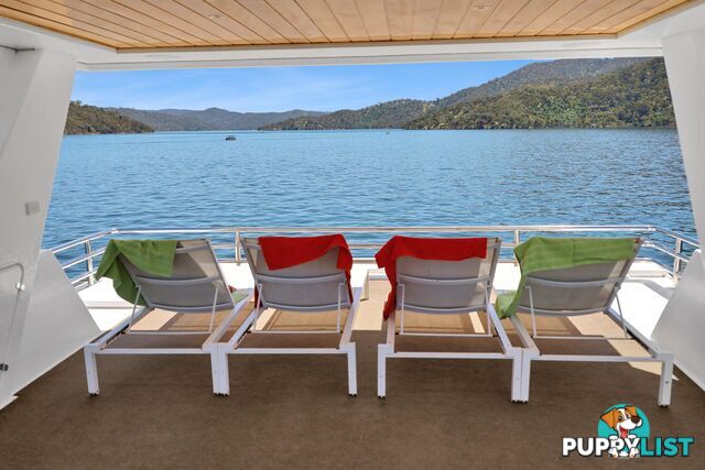 PowerPlay Houseboat Holiday Home on Lake Eildon