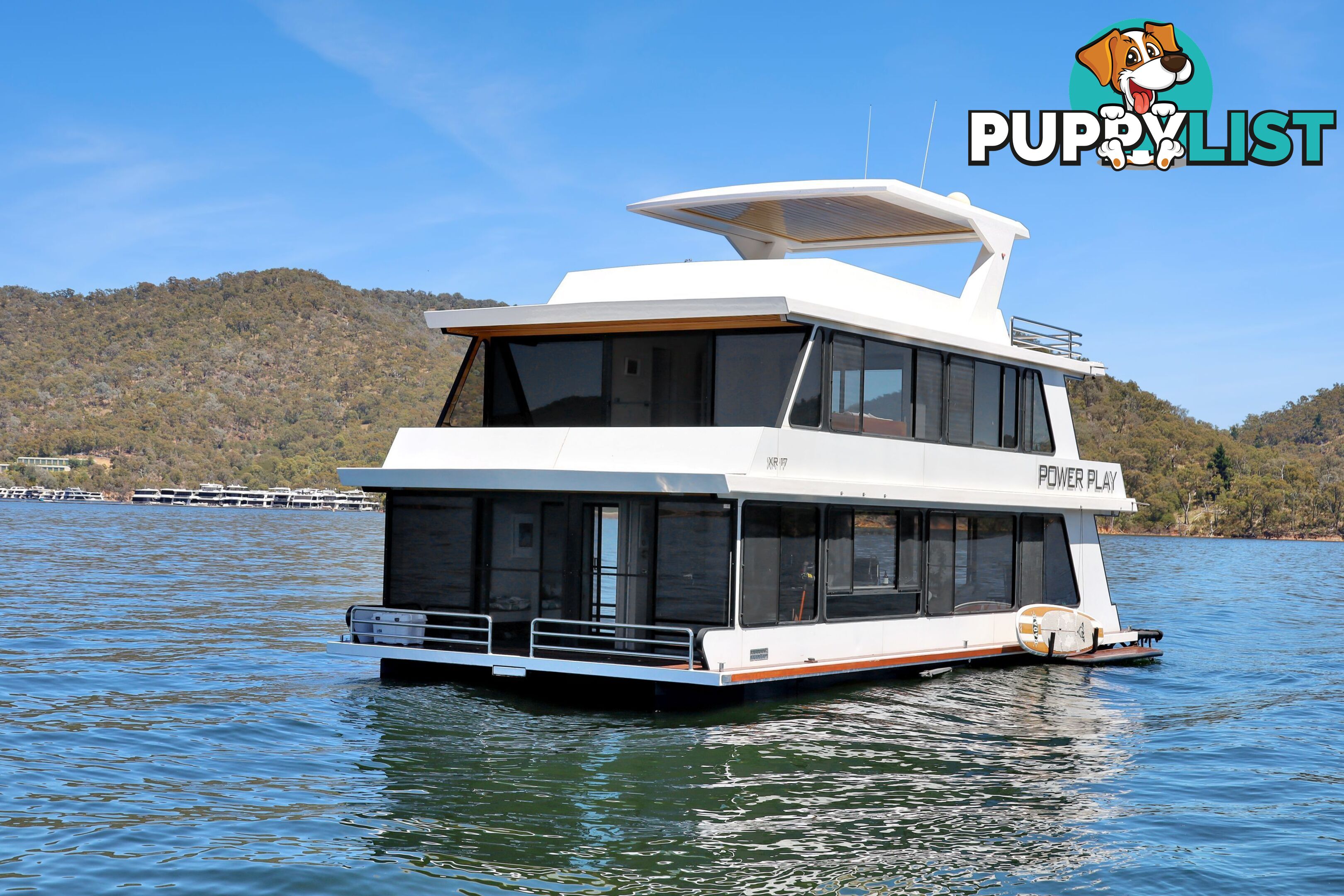 PowerPlay Houseboat Holiday Home on Lake Eildon