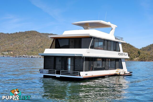 PowerPlay Houseboat Holiday Home on Lake Eildon