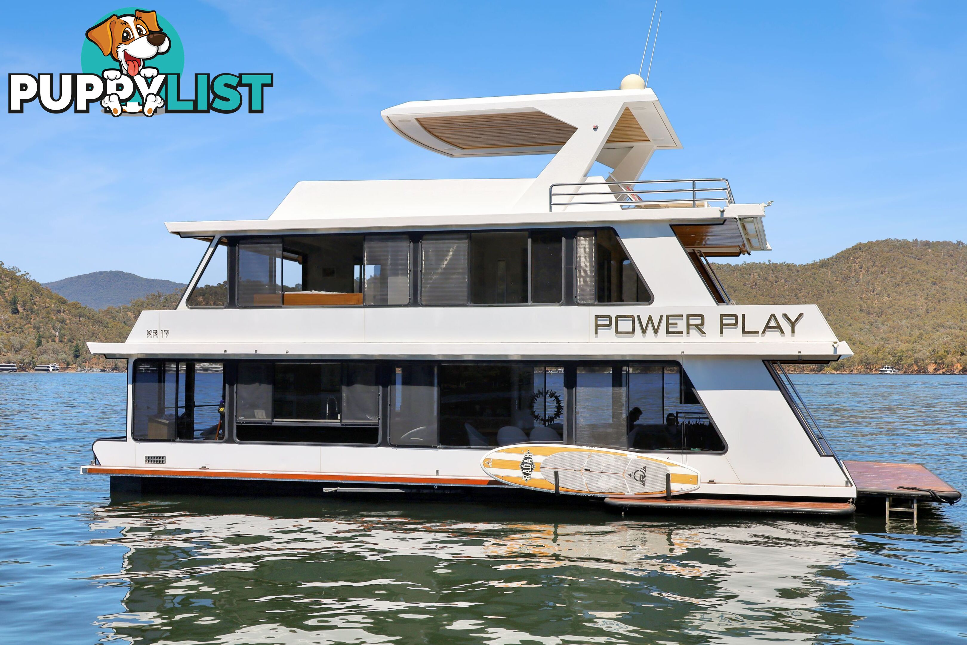 PowerPlay Houseboat Holiday Home on Lake Eildon