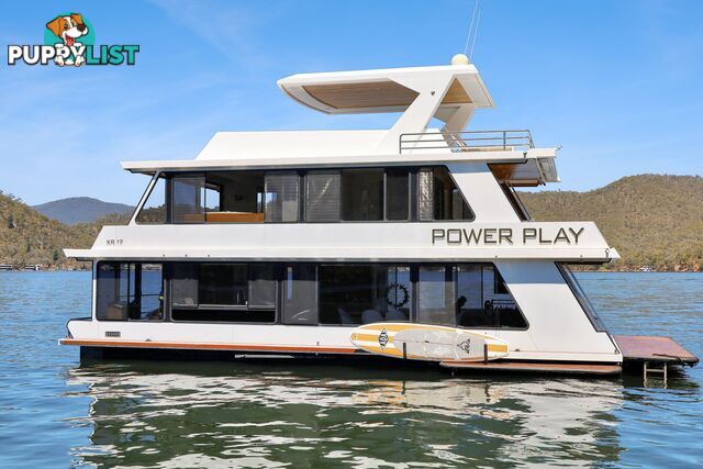 PowerPlay Houseboat Holiday Home on Lake Eildon