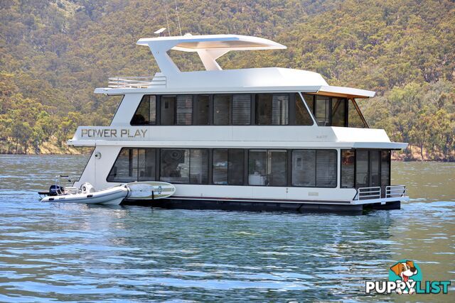 PowerPlay Houseboat Holiday Home on Lake Eildon