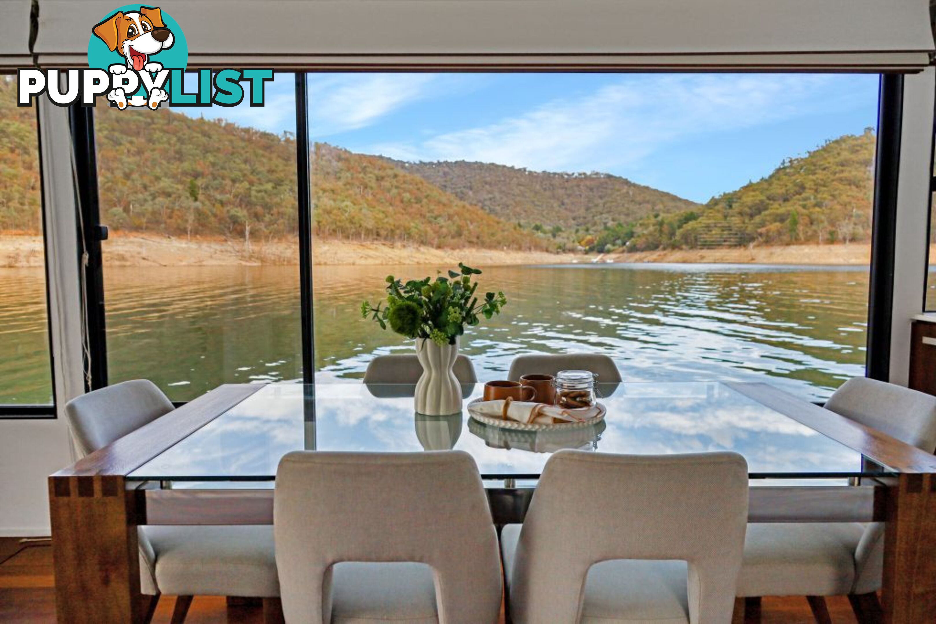 KIK BAK Houseboat Holiday Home on Lake Eildon