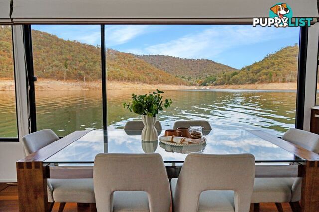 KIK BAK Houseboat Holiday Home on Lake Eildon