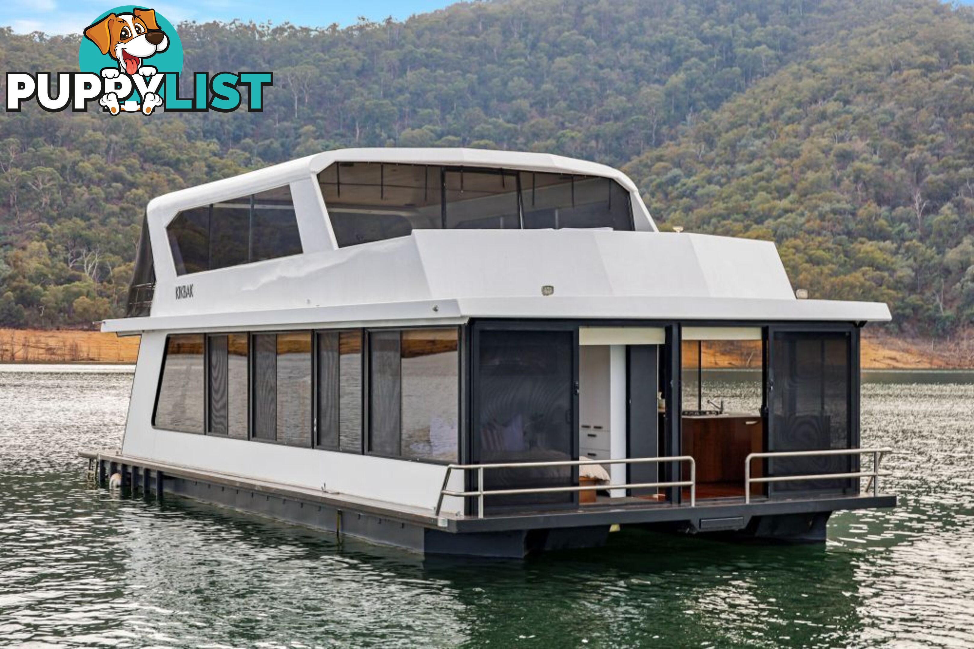 KIK BAK Houseboat Holiday Home on Lake Eildon