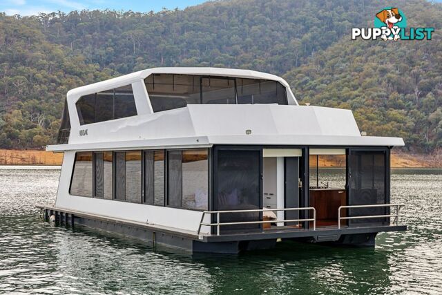 KIK BAK Houseboat Holiday Home on Lake Eildon