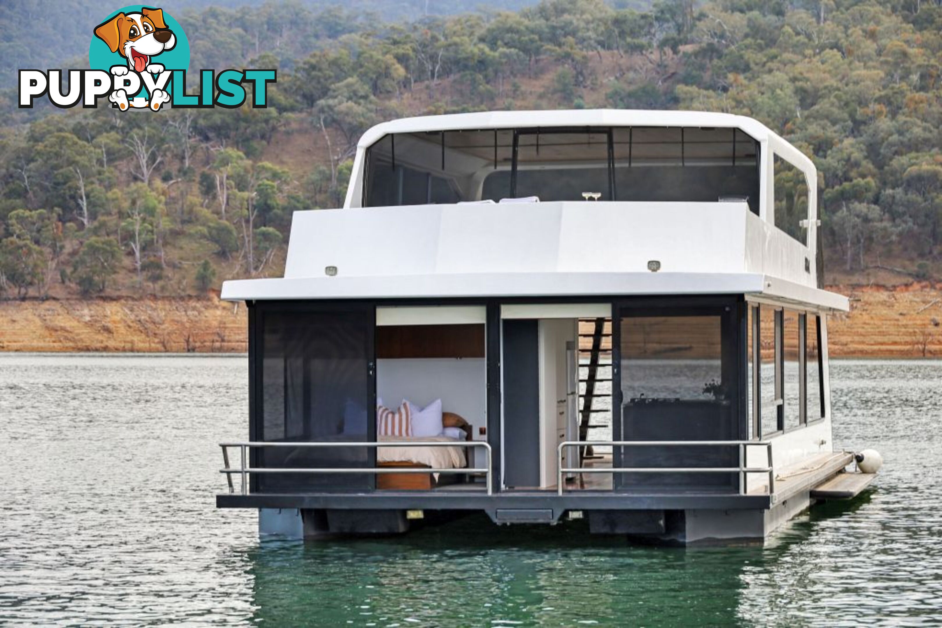 KIK BAK Houseboat Holiday Home on Lake Eildon