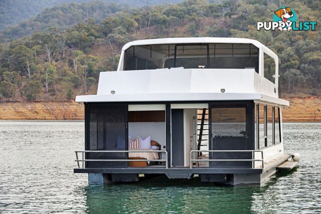 KIK BAK Houseboat Holiday Home on Lake Eildon