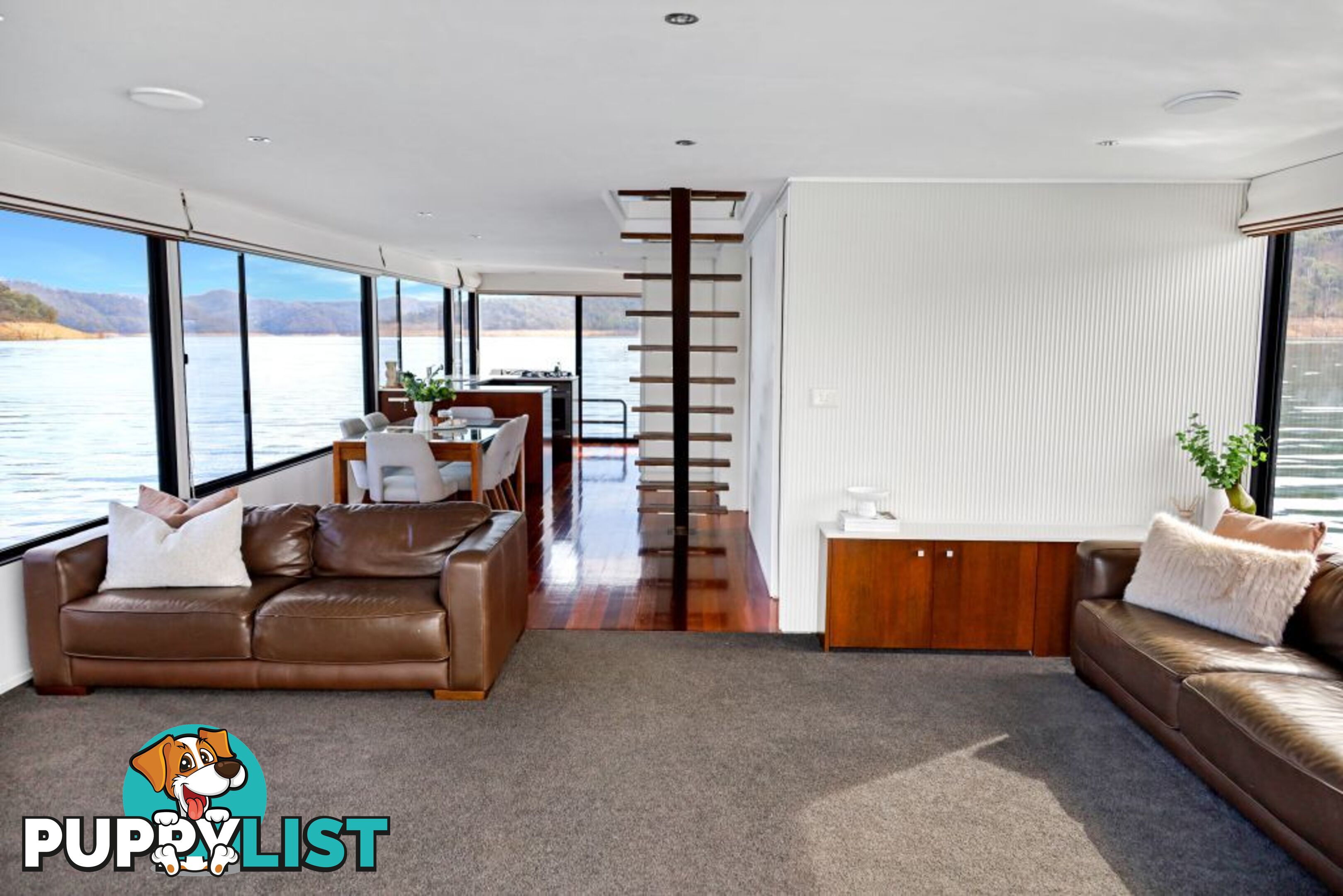 KIK BAK Houseboat Holiday Home on Lake Eildon